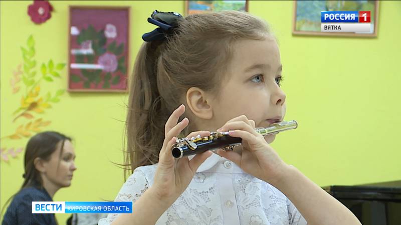 Воспитанники кировских музыкальных школ взяли урок у виртуозов флейты