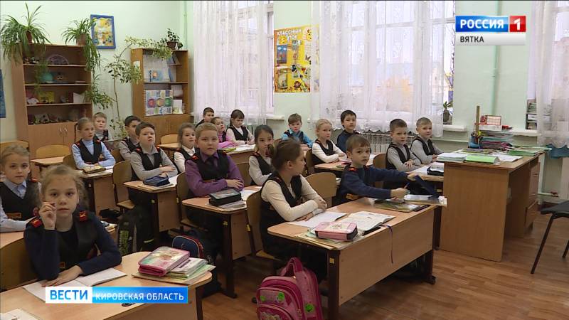 Роспотребнадзор предложил продлить в школах меры по коронавирусу