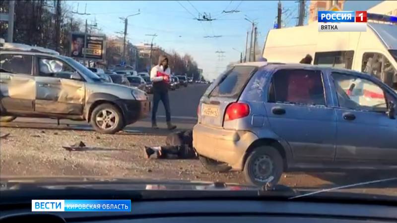 В центре Кирова столкнулись две иномарки