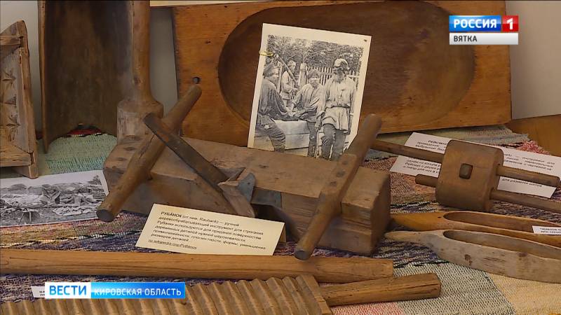 В кировской библиотеке №9 открылась выставка «Вятка мастеровая»