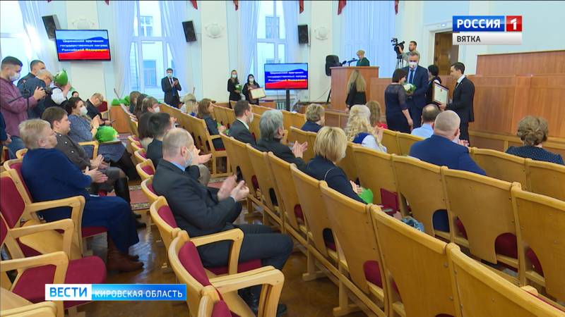 Кировским медикам вручили госнаграды за вклад в борьбу с COVID-19