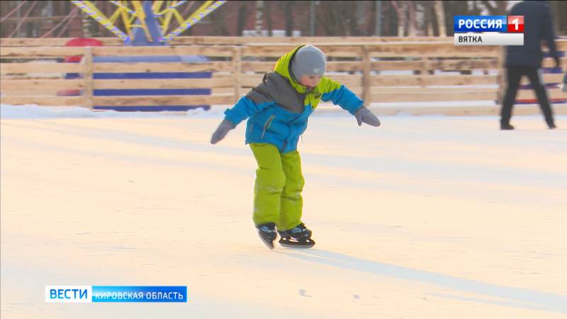 В Кирове в Гагаринском парке открыли первый общегородской каток