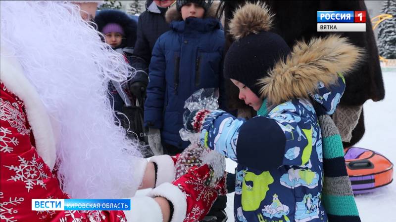 Кировские активисты организовали акцию «Корзинка радости»