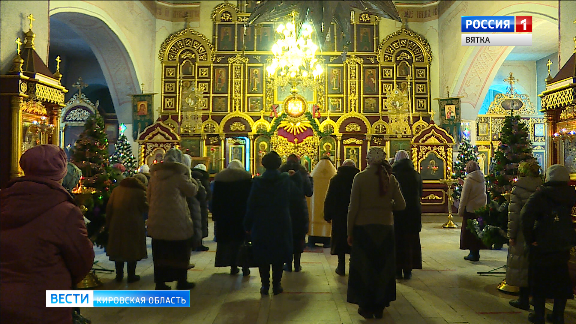 В храмах Кирова прошли новогодние молебны, божественные литургии