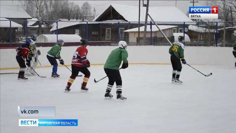 В районах Кировской области проходят хоккейные ледовые баталии