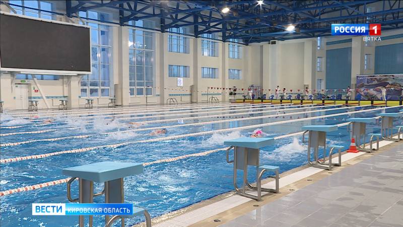 В «Быстрице» проходит зимний чемпионат и первенство области по плаванию