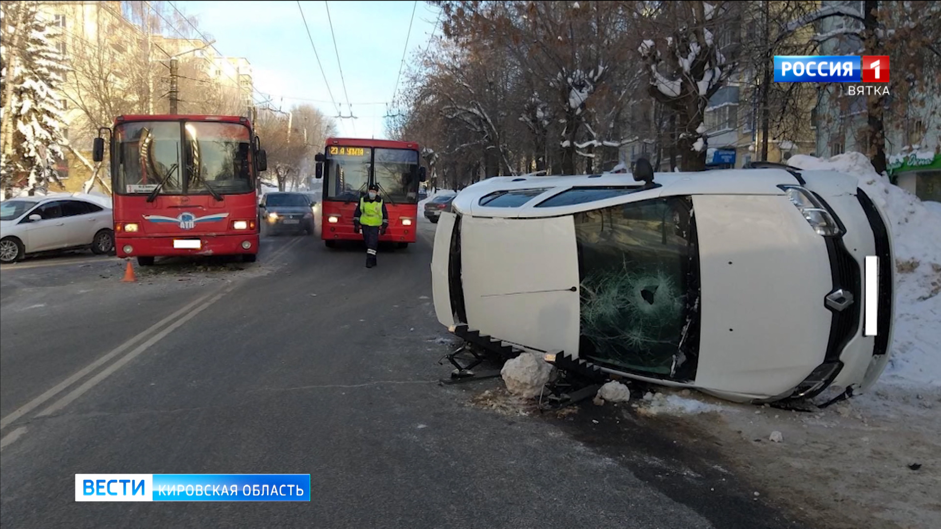 В Кирове ищут очевидцев аварии на улице Карла Маркса