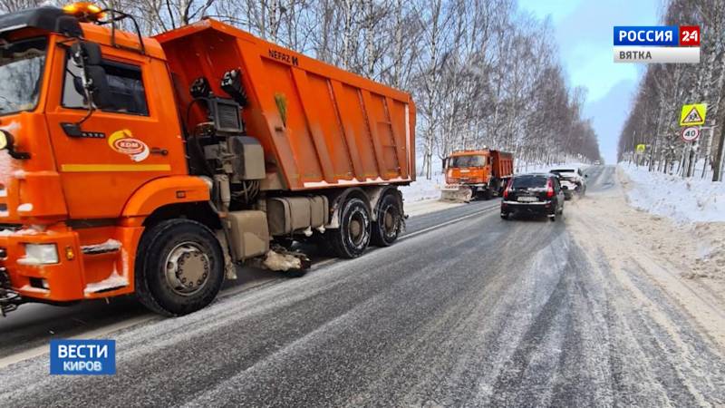Дорожникам поставили задачу увеличить вывоз снега
