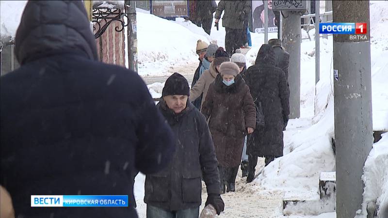 Кировчане жалуются на гололед и снежную кашу