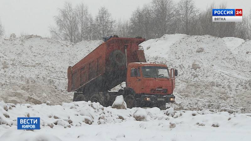 Снег из Кирова вывозится на полигон у Биохимзавода
