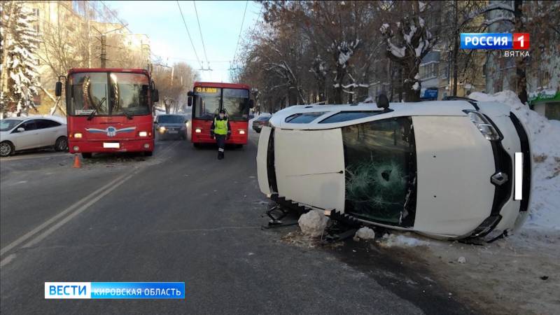 В Кирове ищут очевидцев аварии на улице Карла Маркса