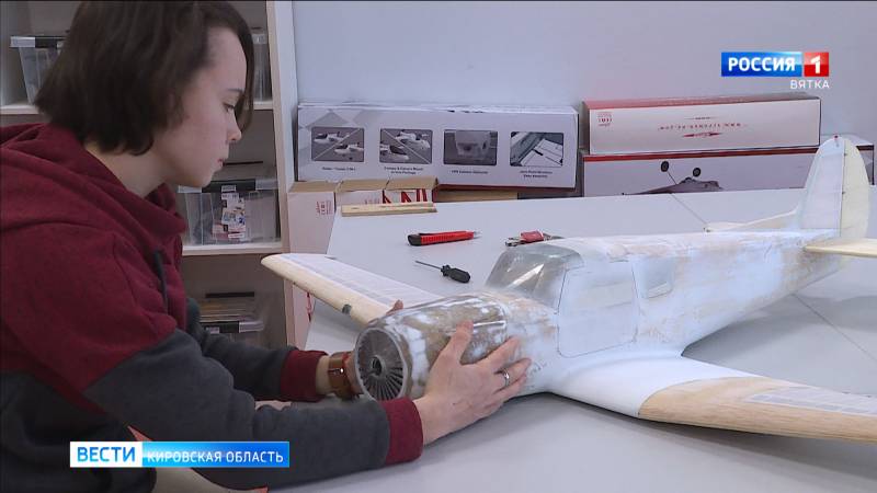 Кировская школьница создает копию самолета Як-18Т