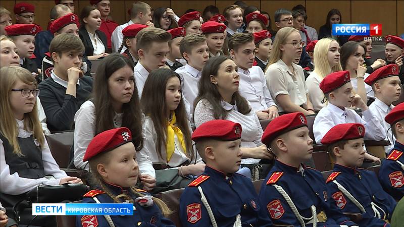 В кировских школах могут ввести дополнительные часы патриотического воспитания