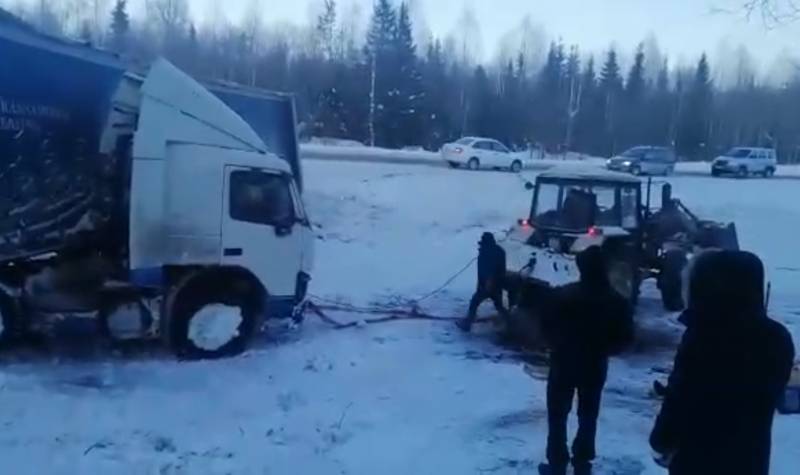 В Афанасьевском районе вытащили фуру, застрявшую в кювете