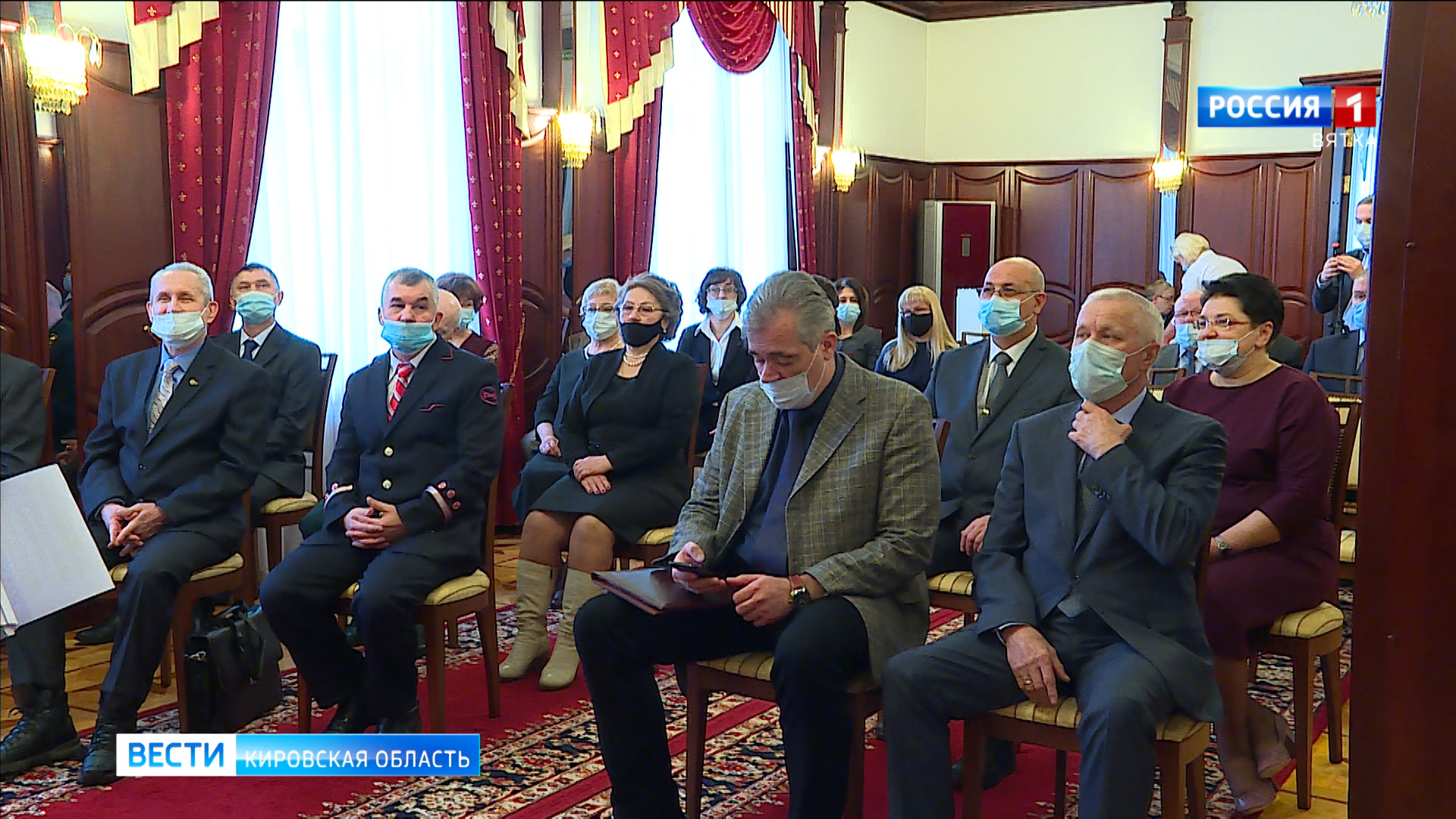 Игорь Васильев вручил кировчанам государственные награды РФ и почетные знаки Кировской области