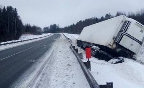 В Мурашинском районе в ДТП пострадал водитель КамАЗа