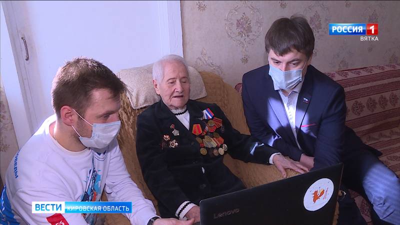 Кировские волонтёры поздравили с 8 Марта участницу Сталинградской битвы