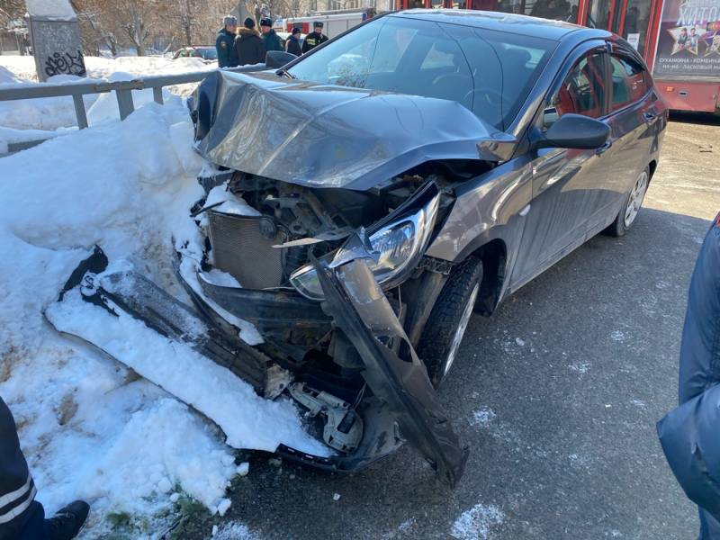 В Кирове столкнулись «Хендэ Солярис» и пожарная машина