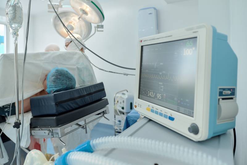 В Кирове врачи спасли мужчину, которому нанесли 50 ножевых ранений