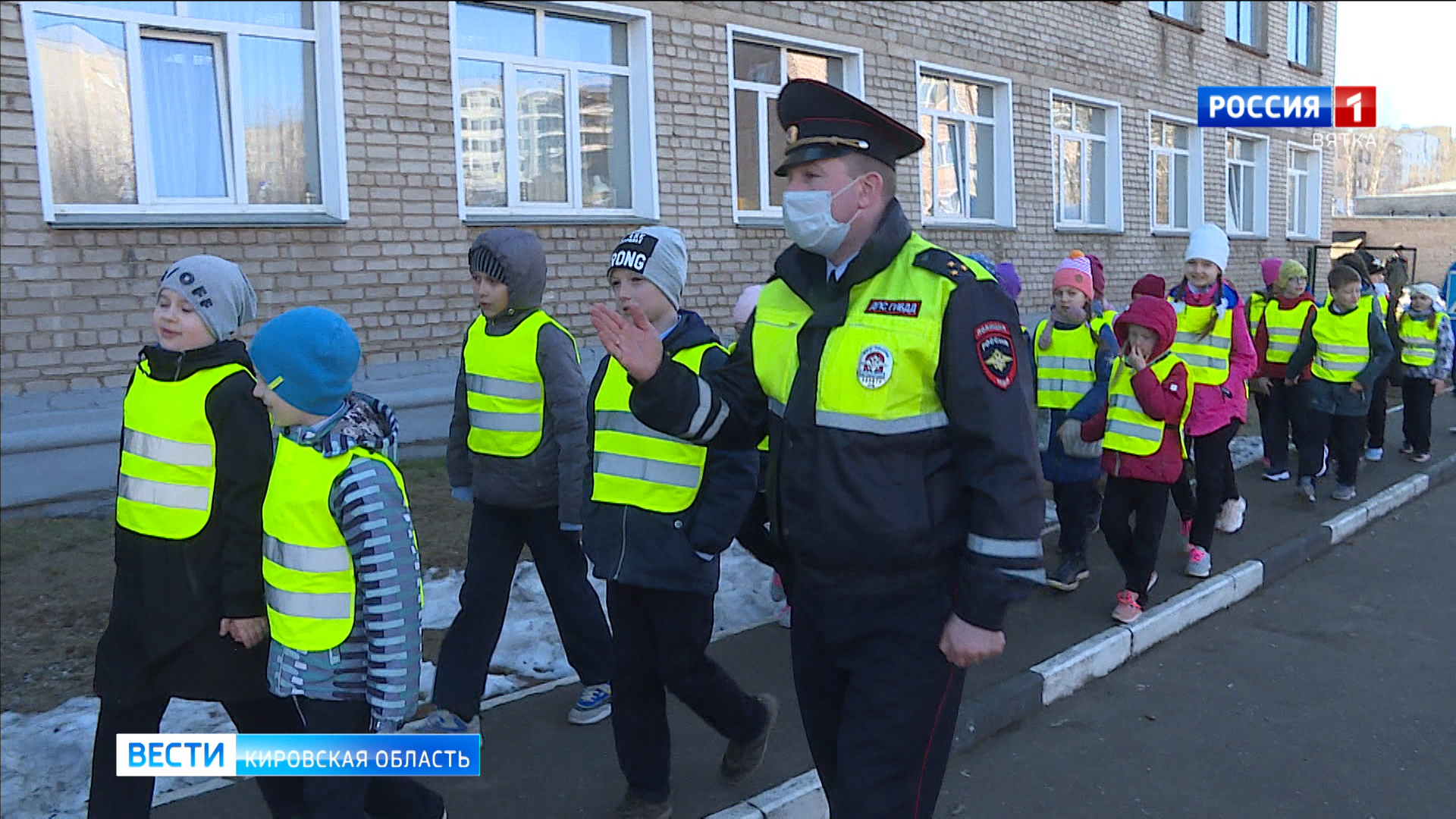 Сотрудники ГИБДД рассказали юным велосипедистам о ПДД