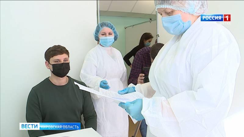 Мобильные бригады начали вакцинацию на кировских предприятиях