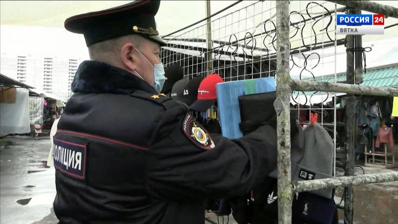 На рынке Кирова выявили контрафактную продукцию