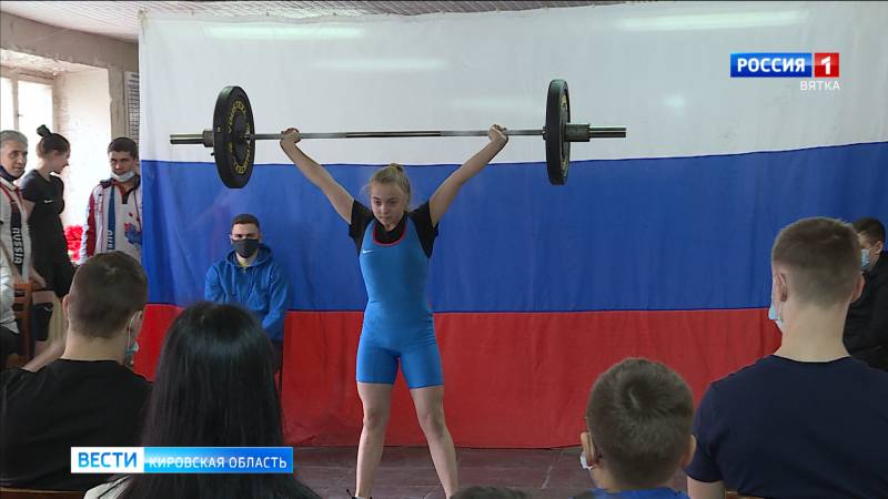 Кировчанки  стали серебряными призерами юношеского Первенства России по тяжелой атлетике