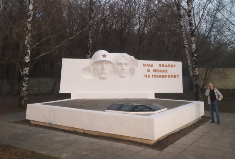 Два жителя Кирова восстановили памятник погибшим в Великой Отечественной войне