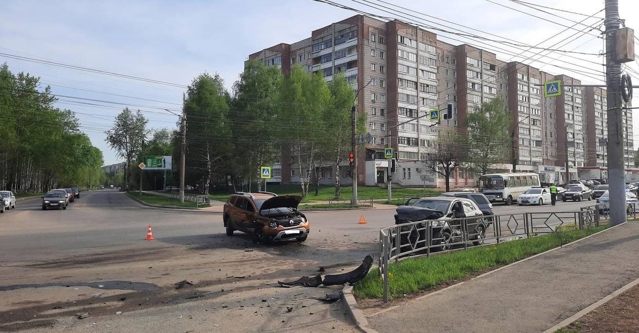 В Кирове на улице Московской в ДТП пострадали две женщины