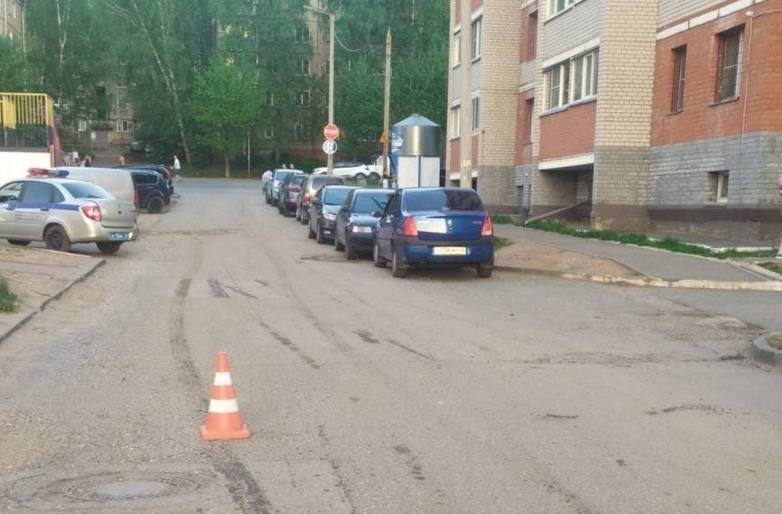 В Кирове на улице Ярославской неизвестный автомобиль сбил пешехода