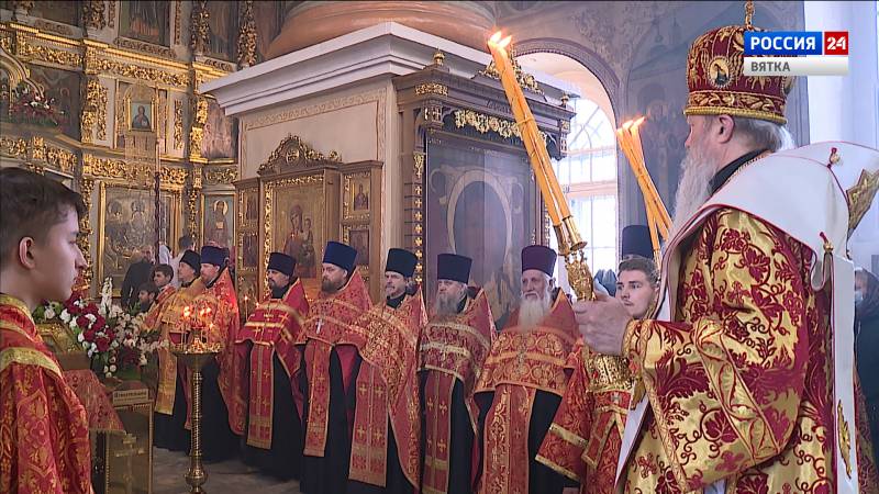 Православные христиане празднуют Пасху