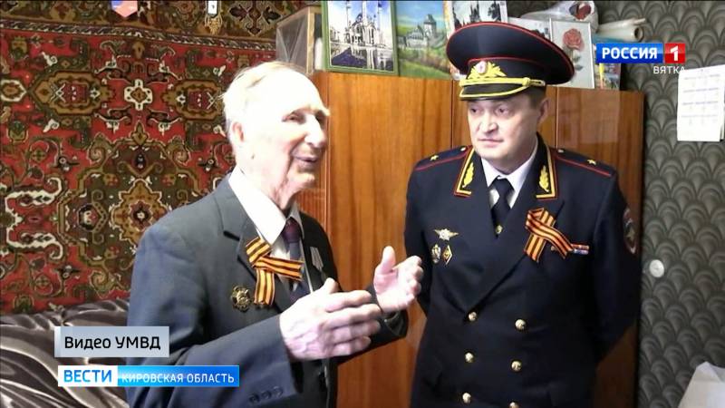 Руководитель кировский полиции Константин Селянин поздравил ветеранов ВОв
