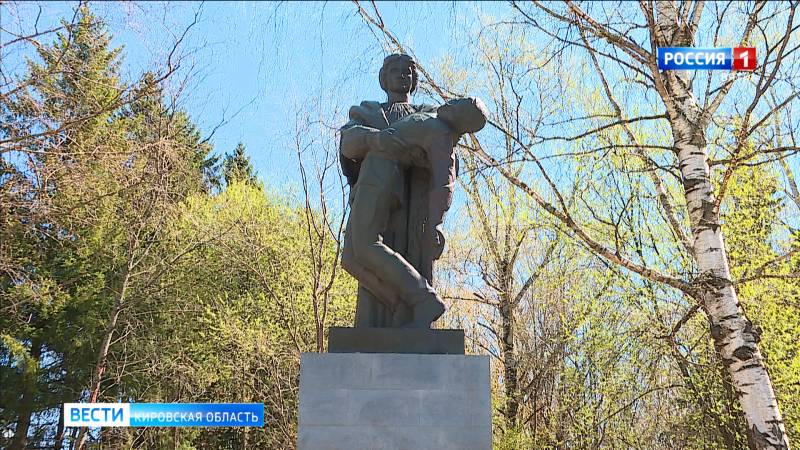 На Лобановском кладбище провели акцию «Поименная река чистой памяти»