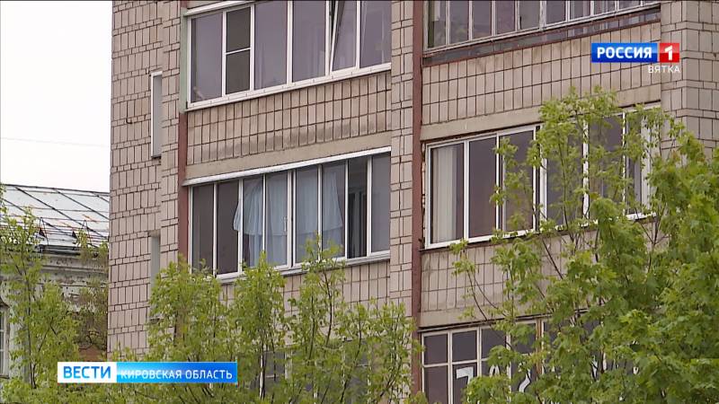 С наступлением жаркой погоды родителям напомнили о проблеме открытых окон