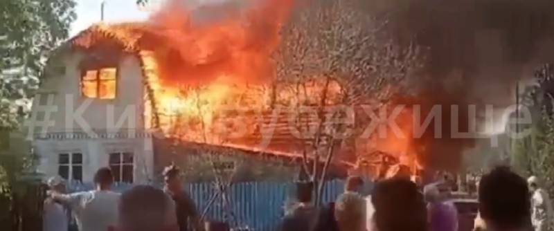 В садоводстве Мурыгино сгорел двухэтажный дом и хозпостройки