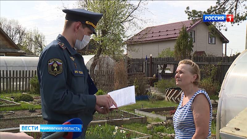 Сотрудники МЧС проводят рейды по пожарной безопасности в частном секторе