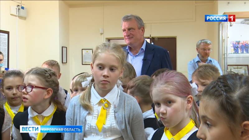 Игорь Васильев со своим подшефным классом посетил краеведческий музей