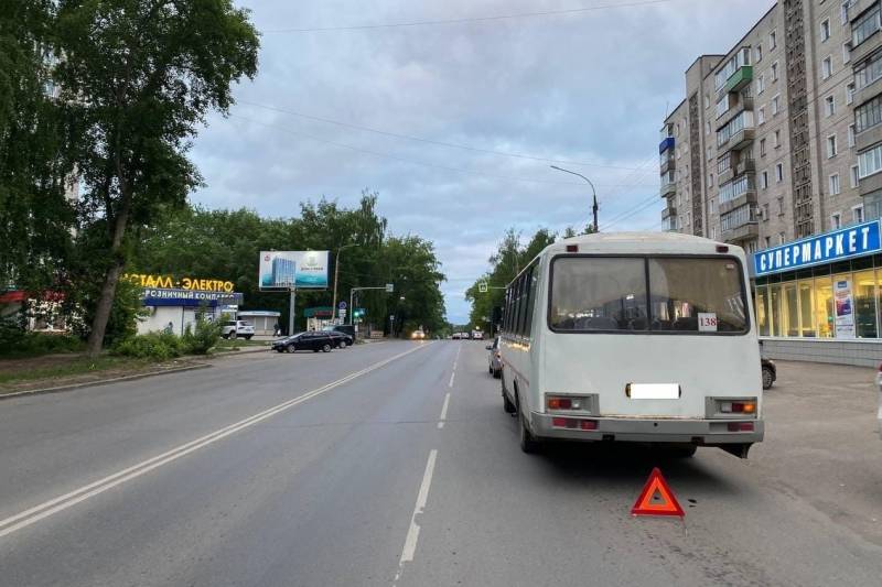 В Кирове в автобусе упала 48-летняя пассажирка