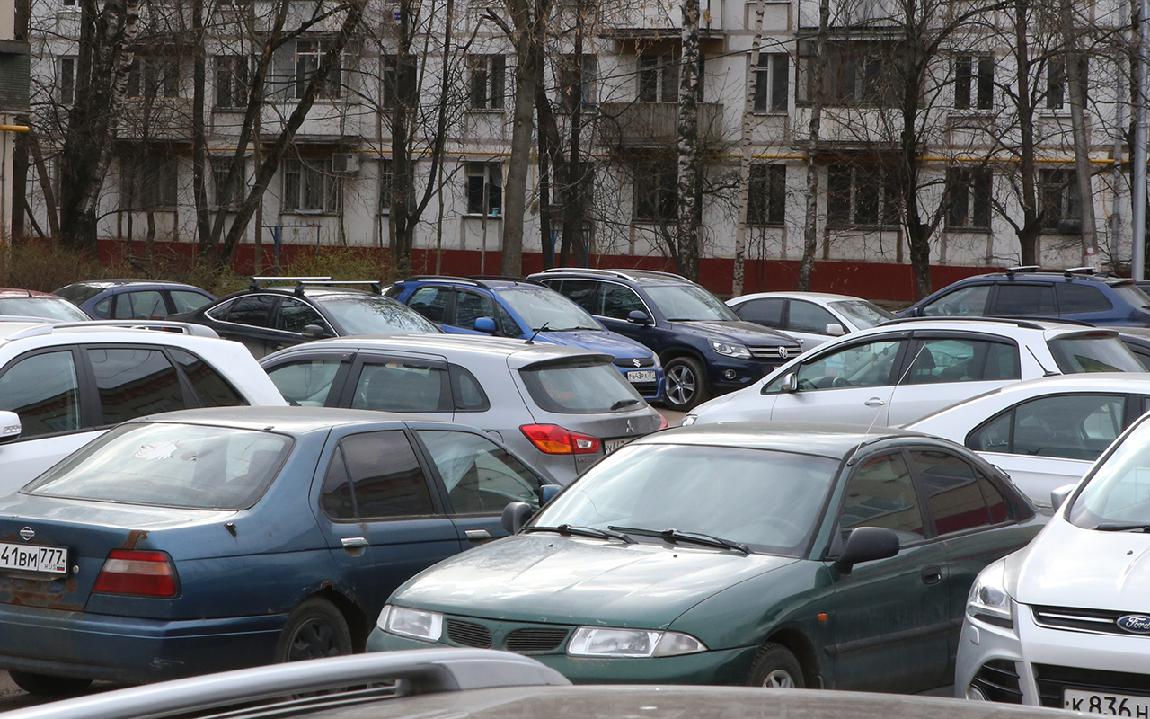 В Кирове ликвидировали незаконную автостоянку на Московской