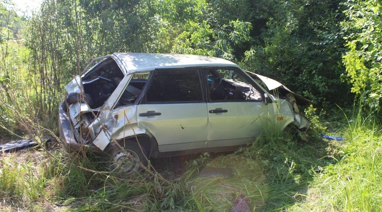 В Куменском районе в ДТП погиб пассажир ВАЗа, двое получили травмы