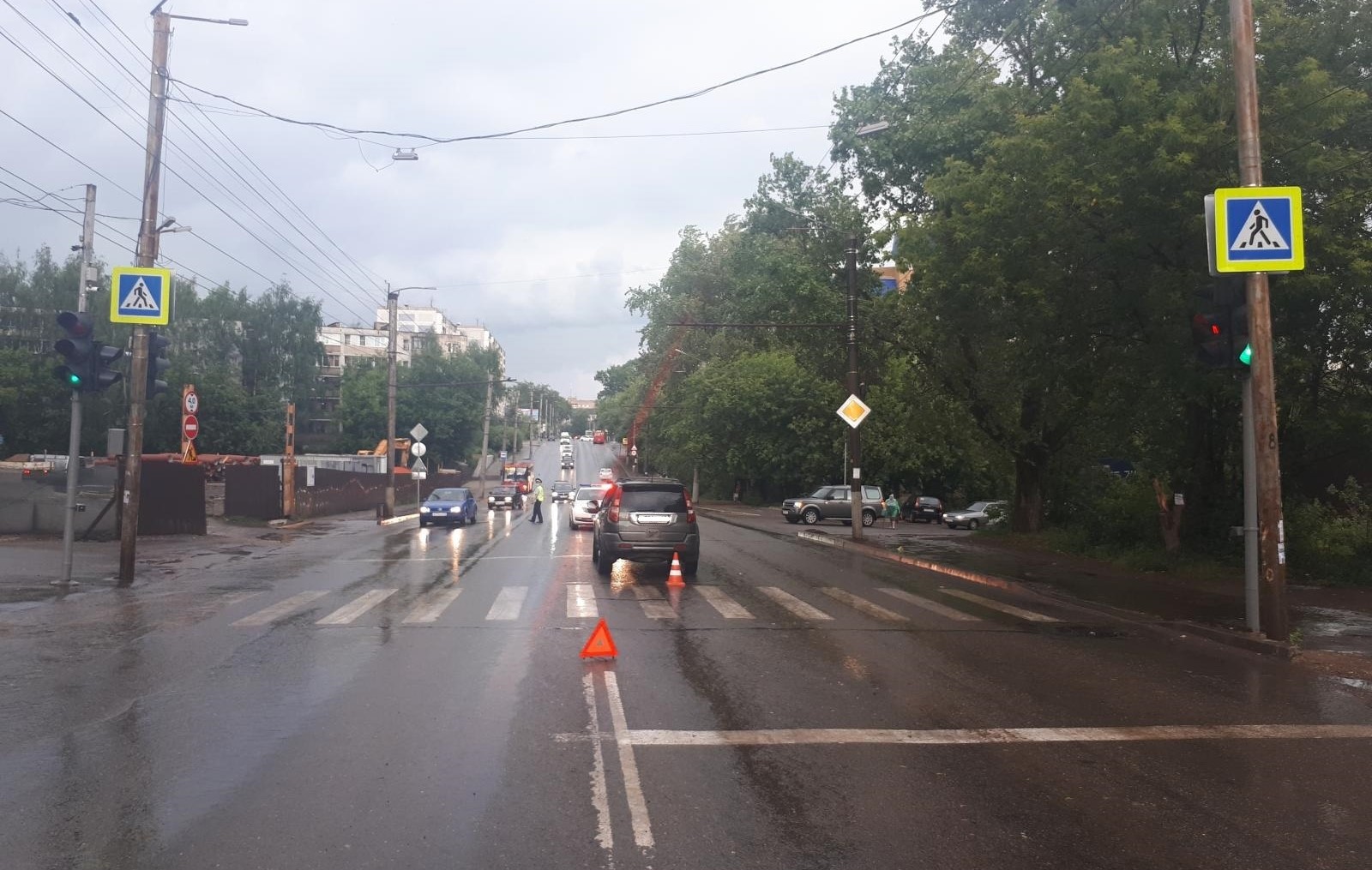 В Кирове на пешеходном переходе водитель сбил 11-летнюю девочку