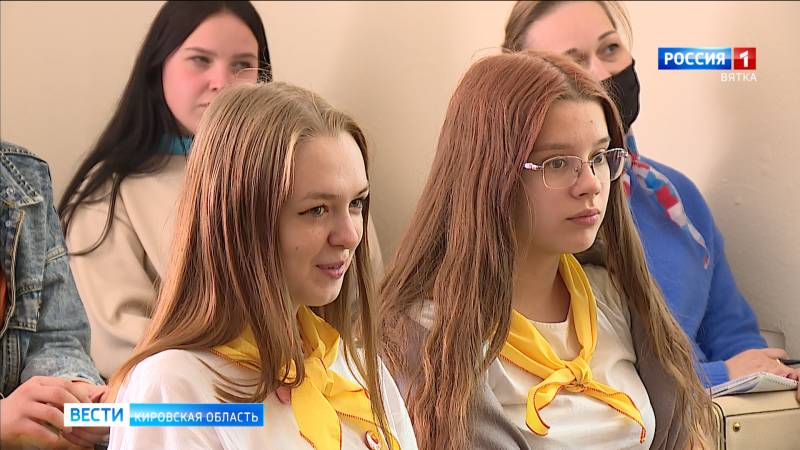 В Кирове прошел «Фестиваль разноцветных галстуков»