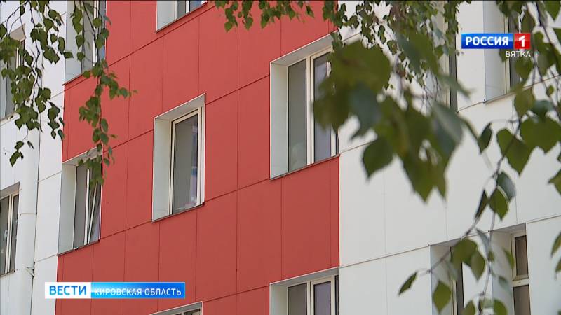 Спасенную 8-летнюю девочку со 100-процентным поражением легких после COVID-19 выписали домой