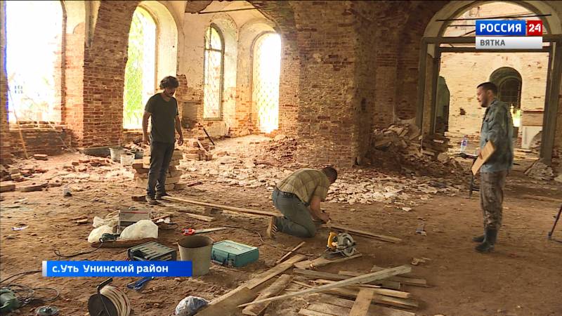 Волонтеры из Удмуртии восстанавливают храм в Унинском районе