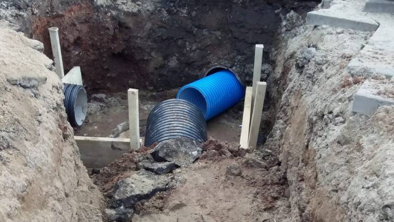 На набережной Грина восстанавливают ливневку, разрушенную во время грозы