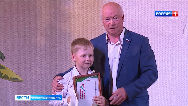 В Юрьянском районе наградили участников конкурса «Живу. Горжусь. Выбираю!»