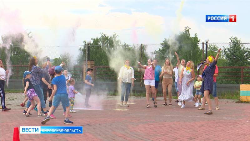 На улице Комсомольской открылась площадка молодежной волонтерской активности