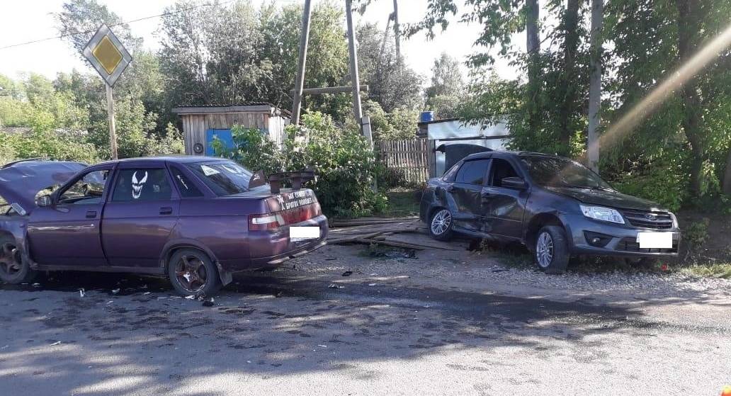 В Уржуме столкнулись два автомобиля