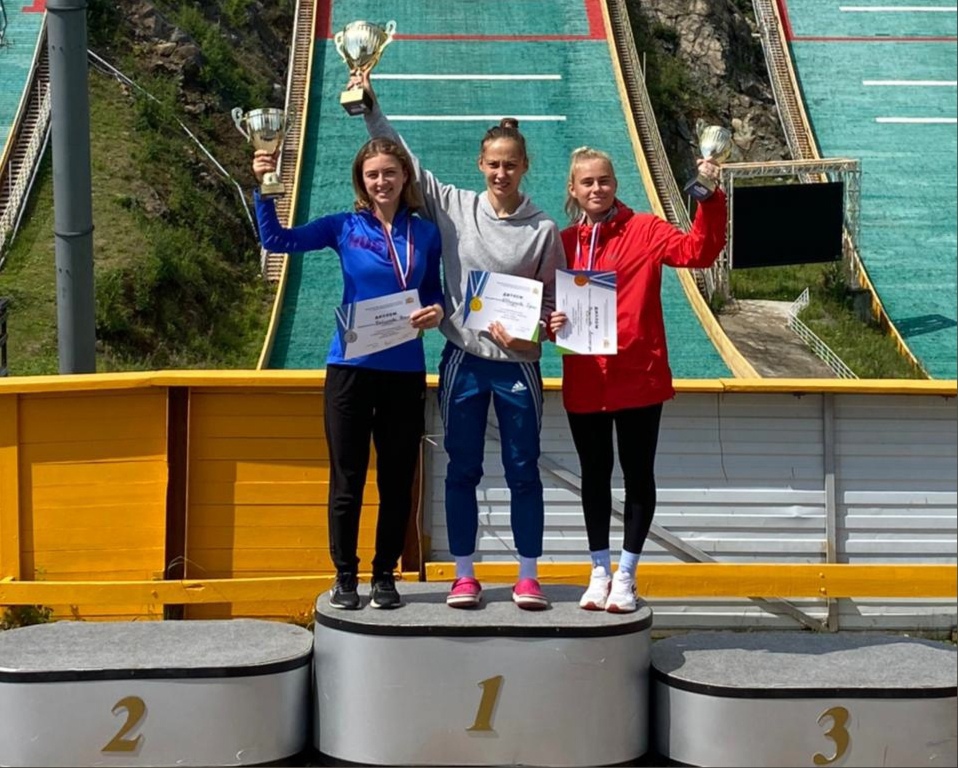 Кировчане пополнили копилку наград на Кубке России по прыжкам на лыжах с трамплина.