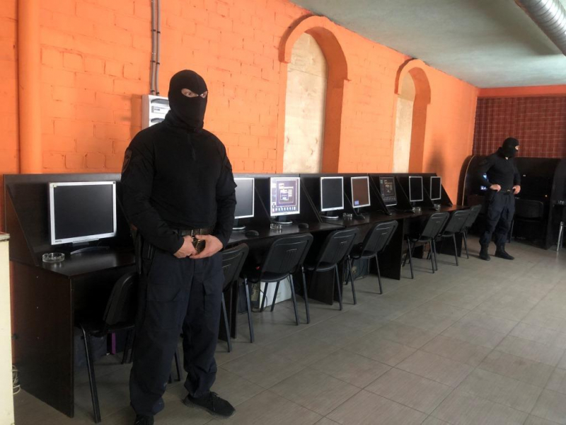 28-летняя жительница Вятских Полян организовала подпольный игровой зал.